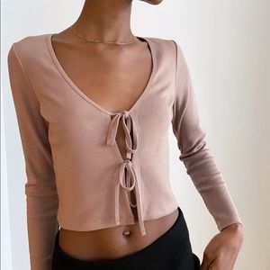 NWOT- Wilfred front tie top